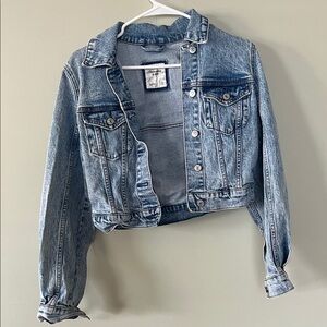 Abercrombie & Fitch Light Wash Cropped Denim Jacket